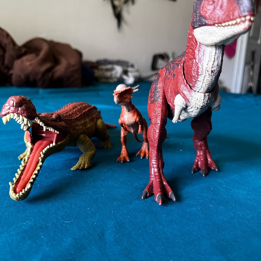 Used Three pack of dinosaurs ORIGINALJurassic world toy’s 🦖
